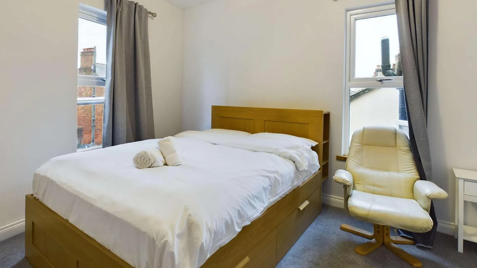 Casa de Férias 4 Bed Home In Ravenhill Belfast