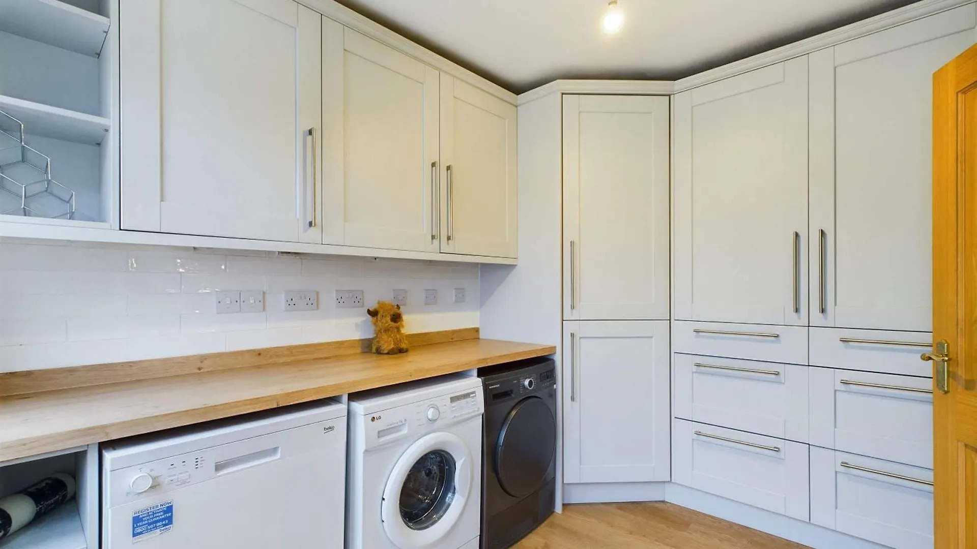 4 Bed Home In Ravenhill Belfast 0*,  Reino Unido